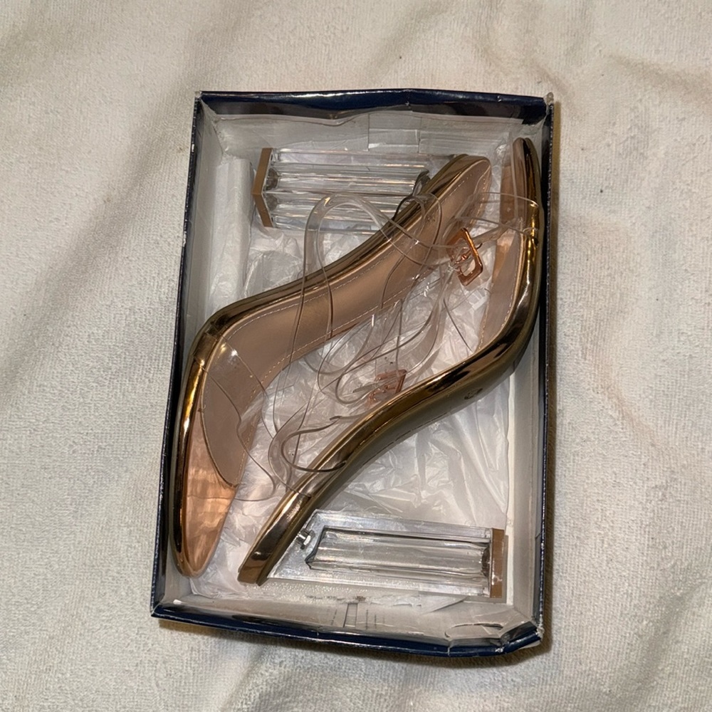 TORTA CALIENTE 
gold & clear 
Only worn once 
In box